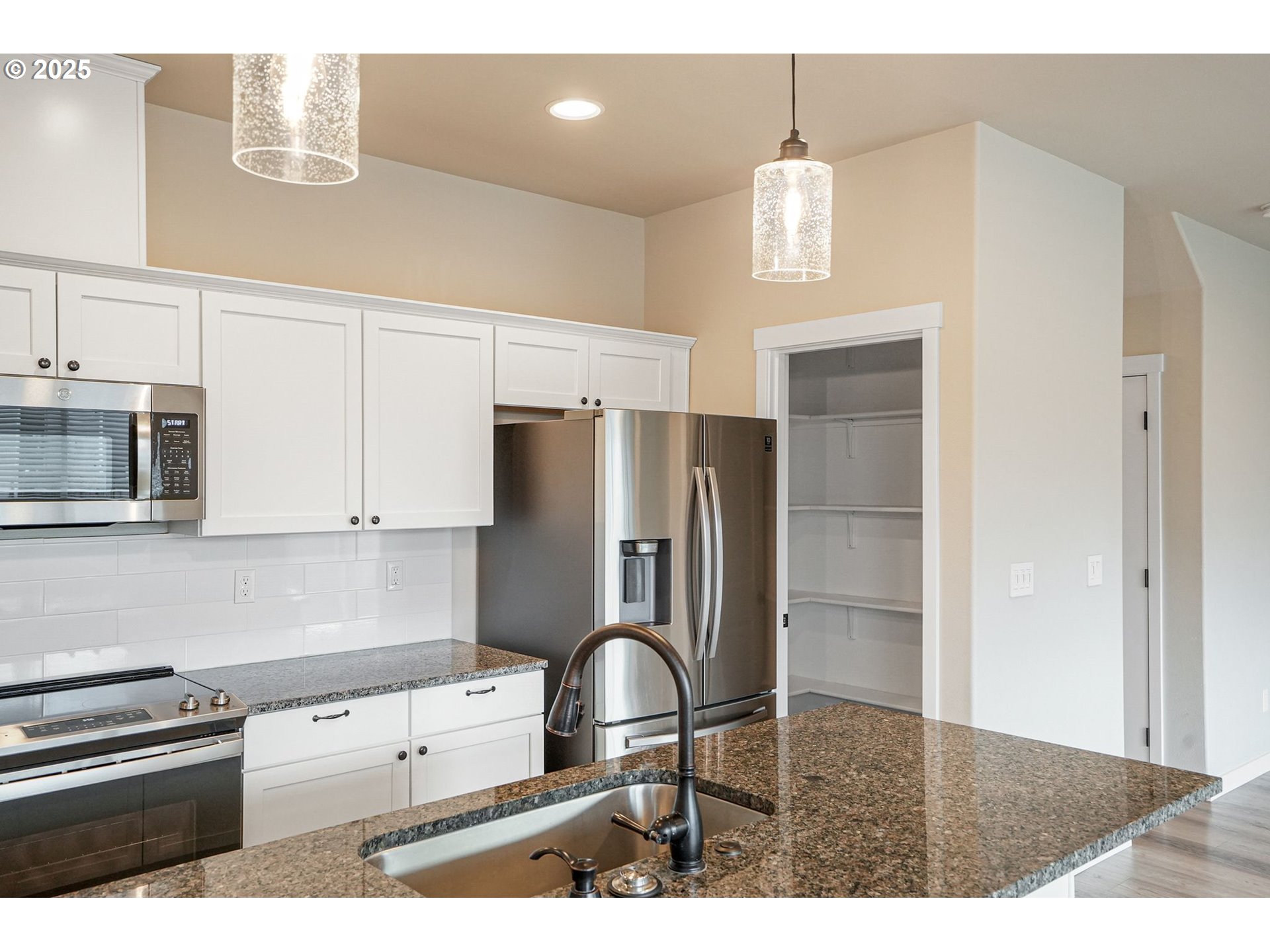 property viewer photo 9
