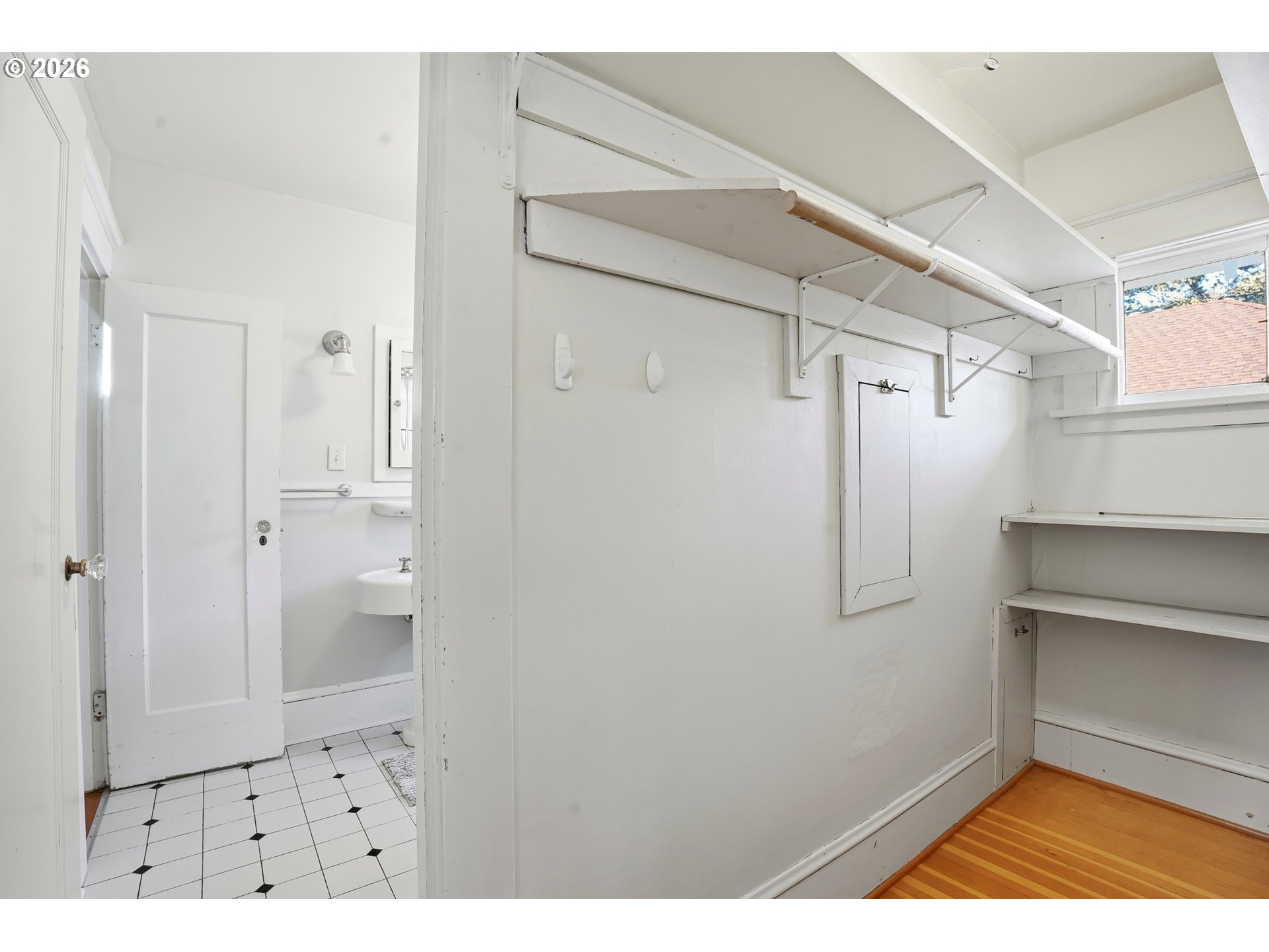 property viewer photo 16