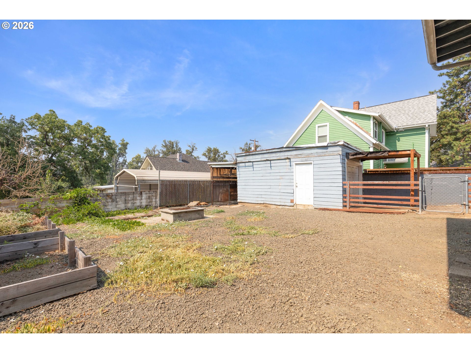 main property photo 37