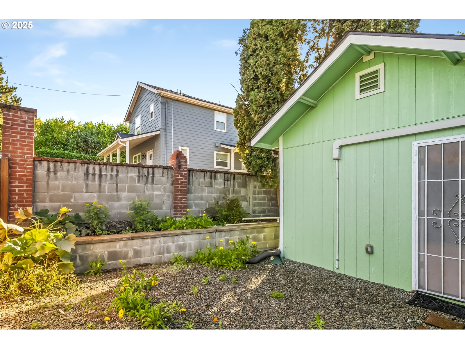 main property photo 39