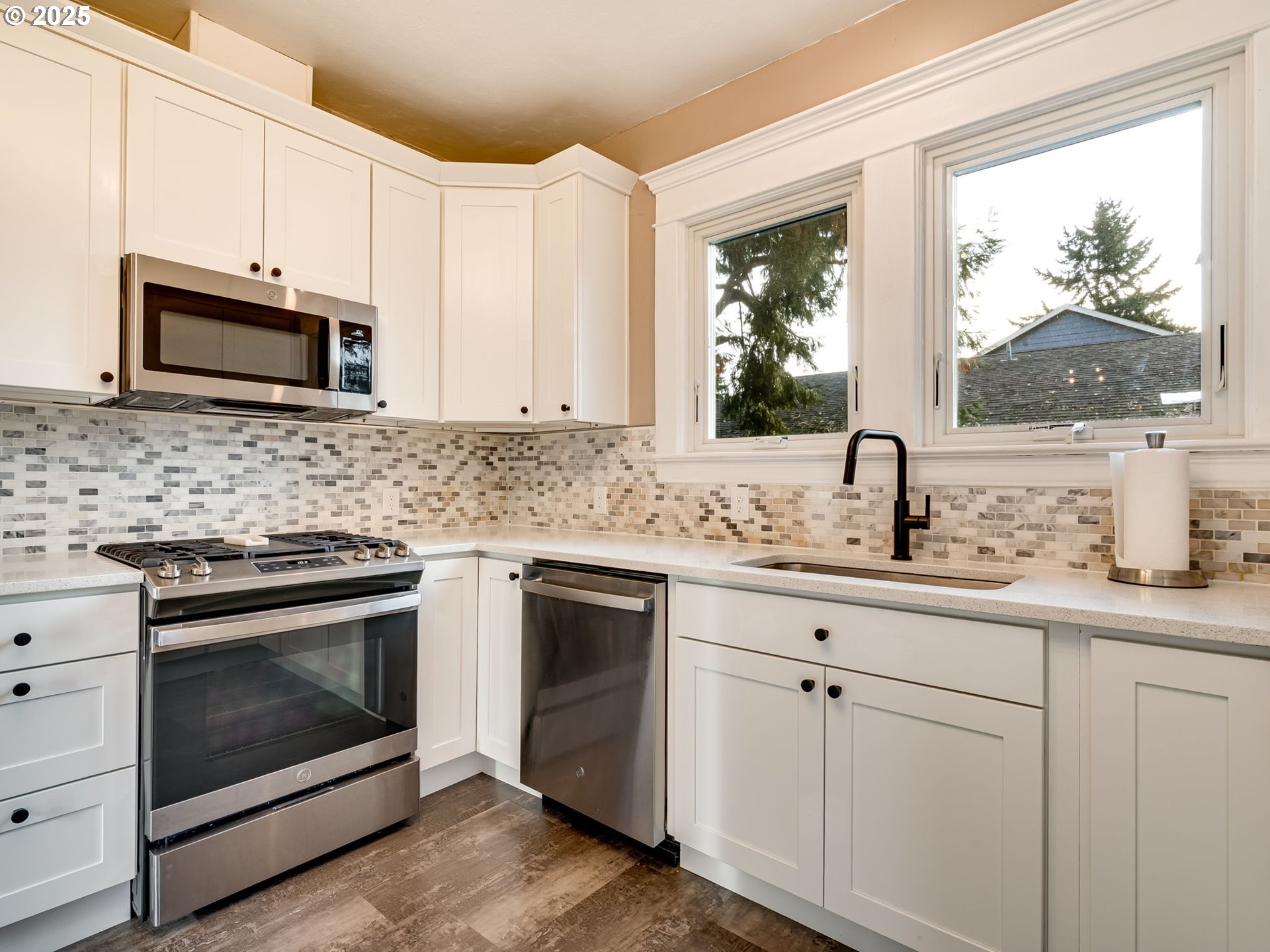 property viewer photo 11