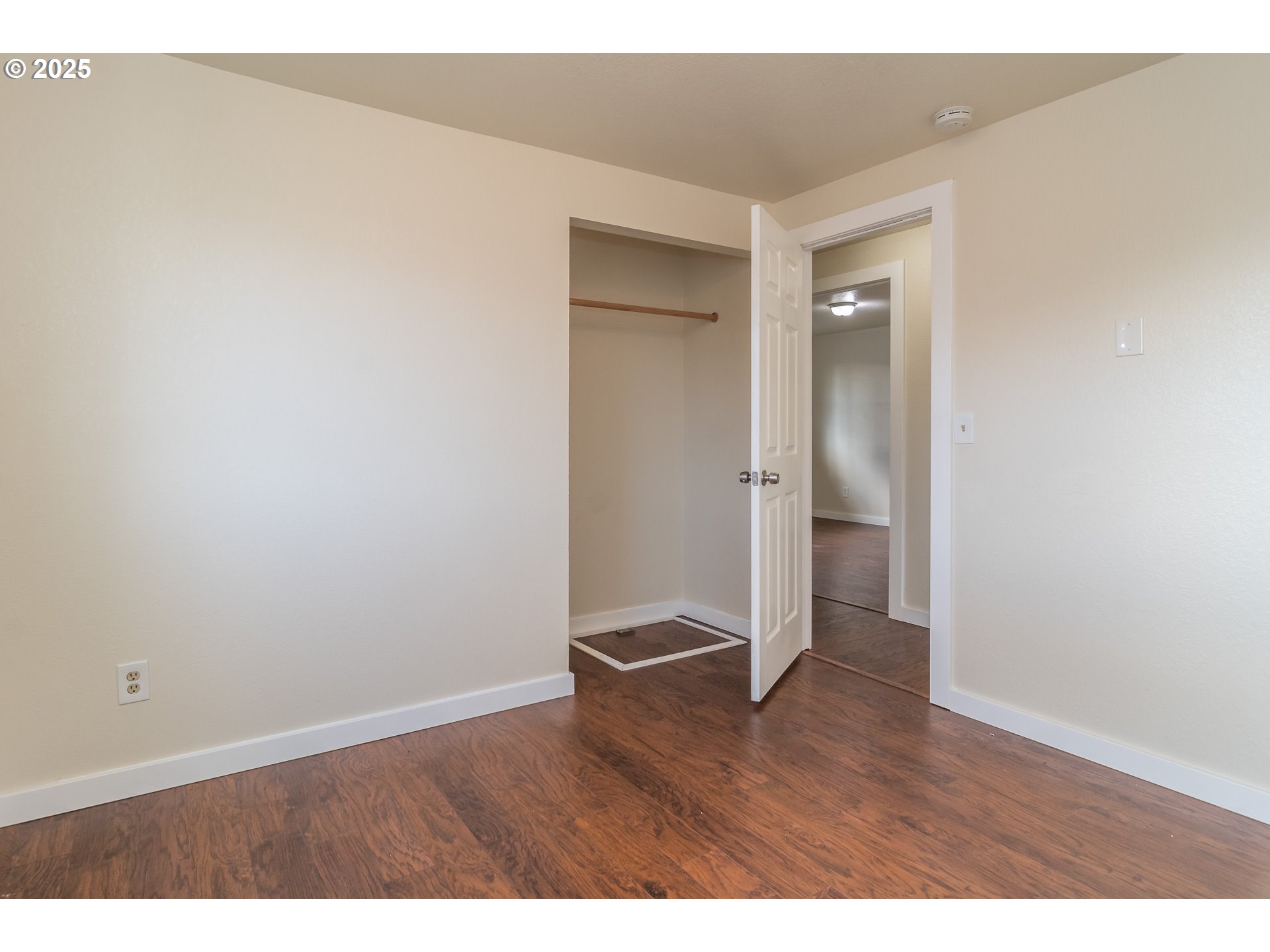 property viewer photo 12