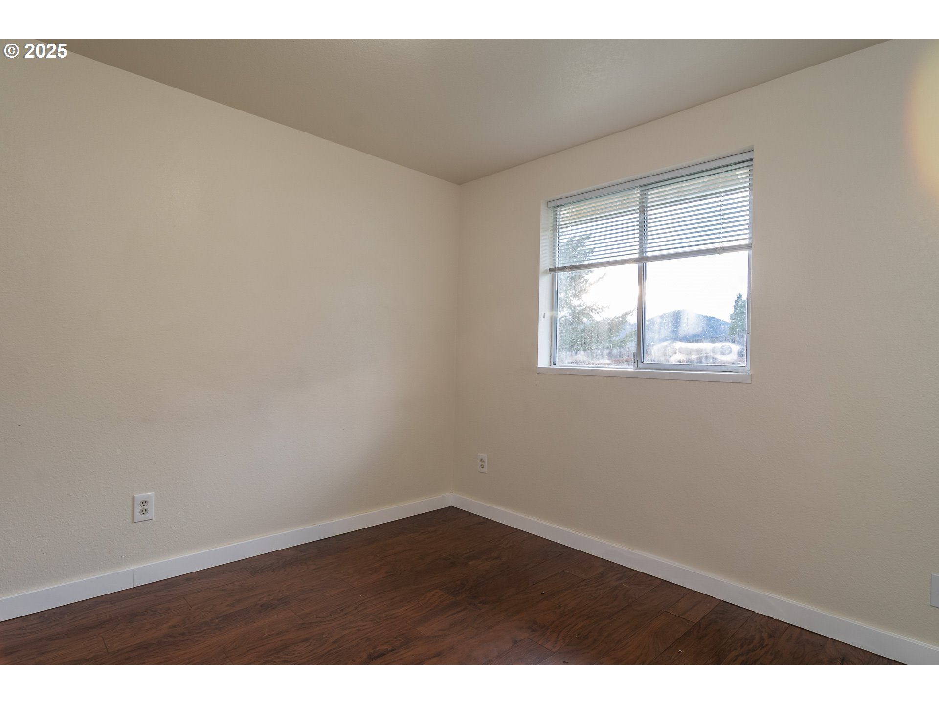 property viewer photo 14