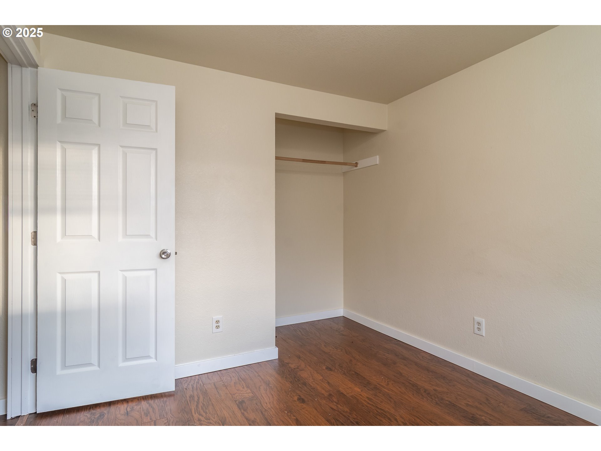 property viewer photo 15