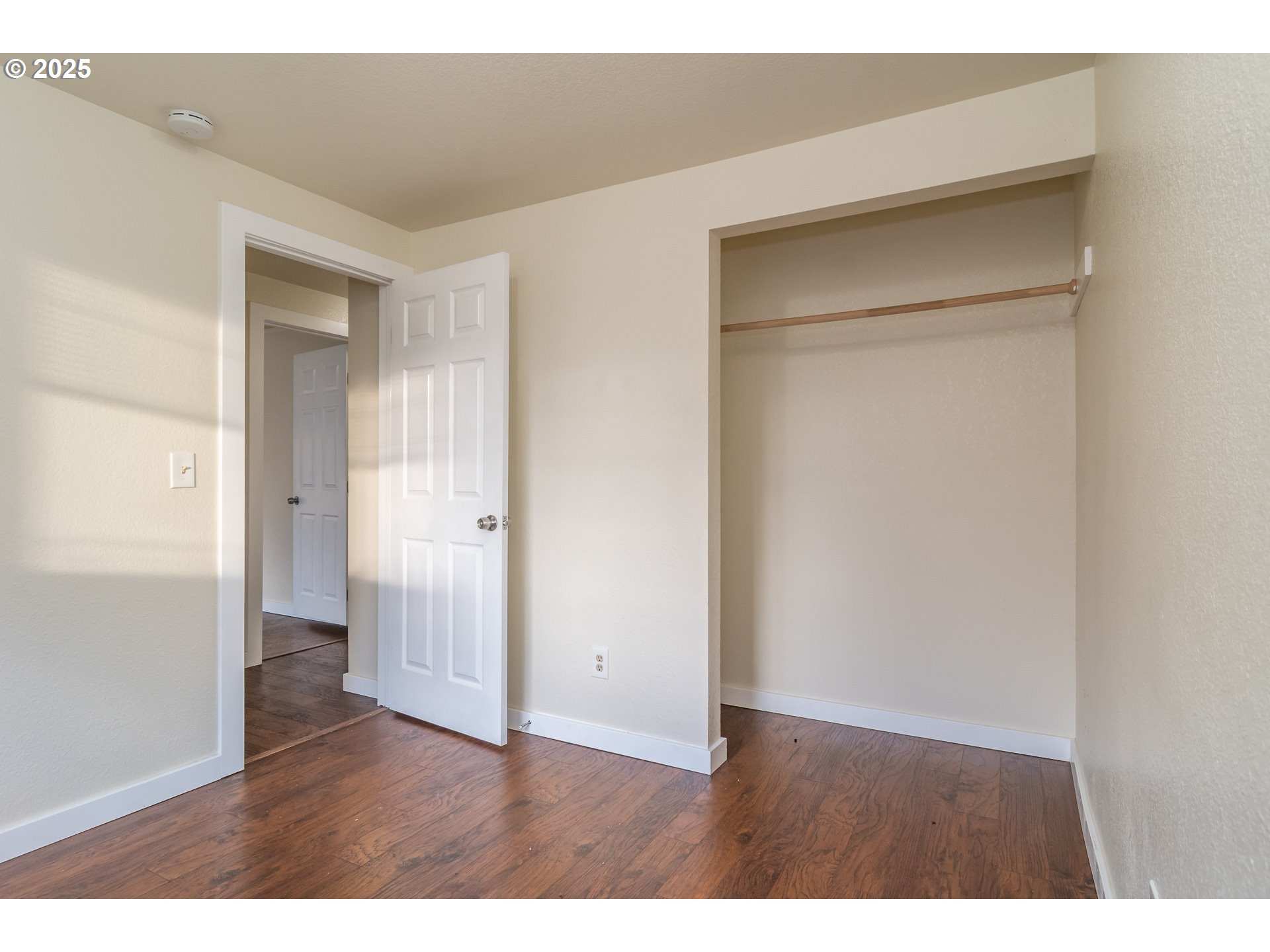 property viewer photo 16