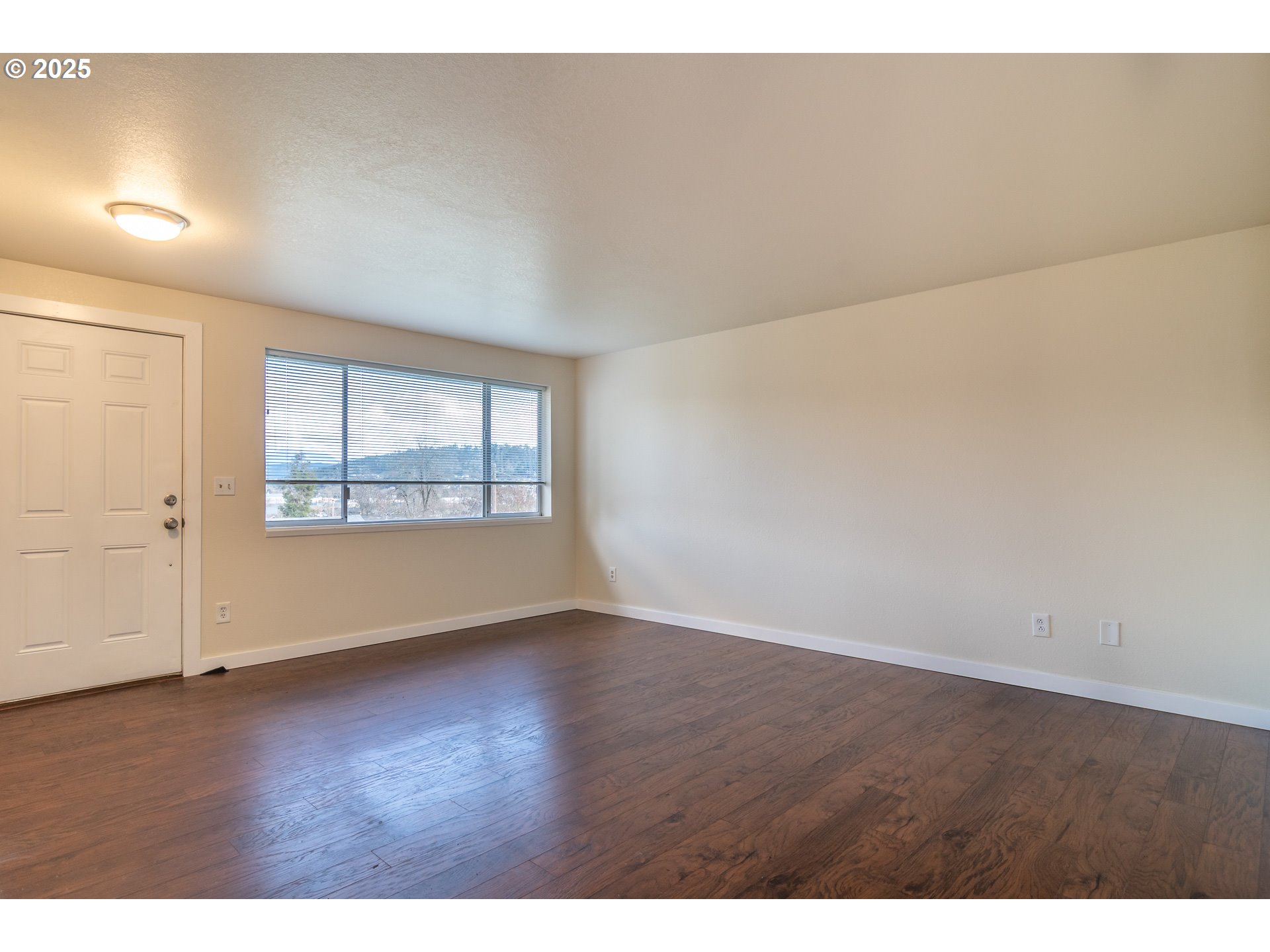 property viewer photo 2