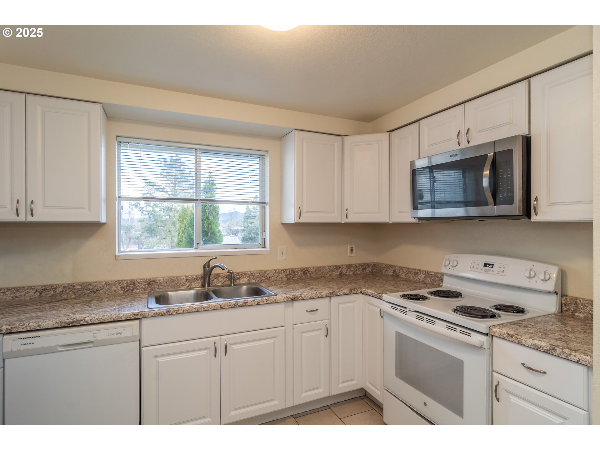 property viewer photo 7