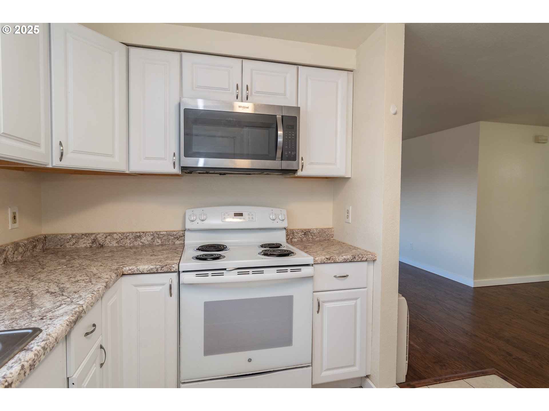 property viewer photo 8