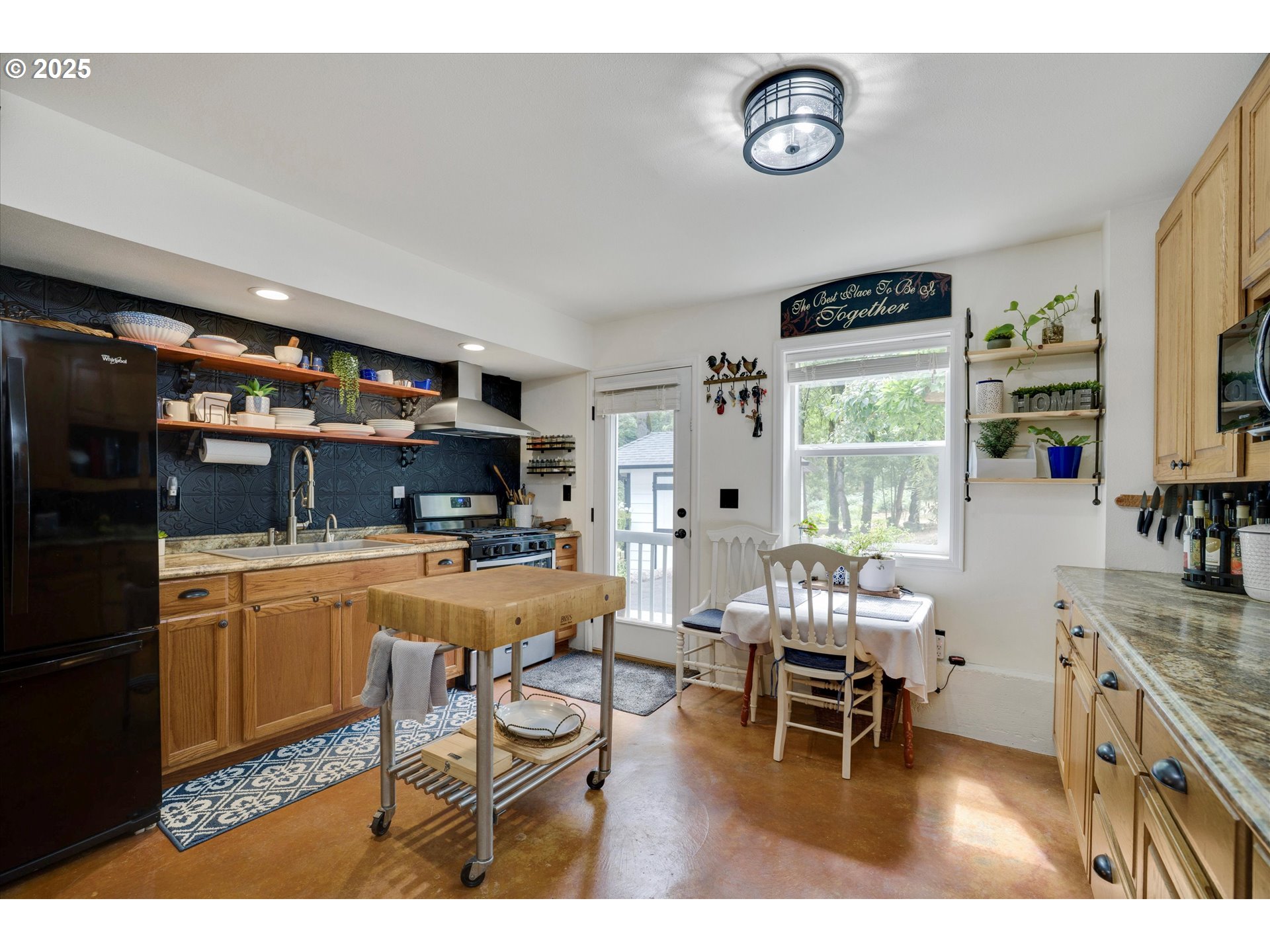 main property photo 23