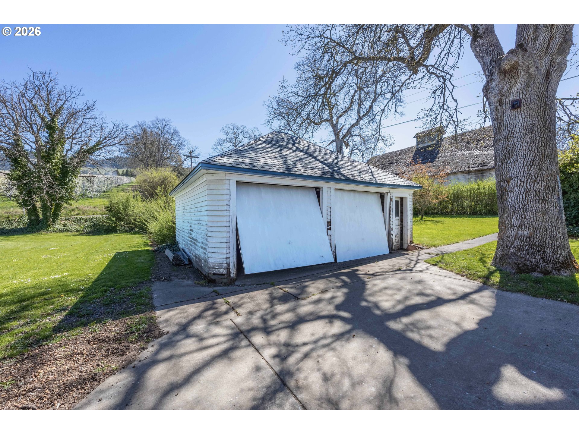 main property photo 30