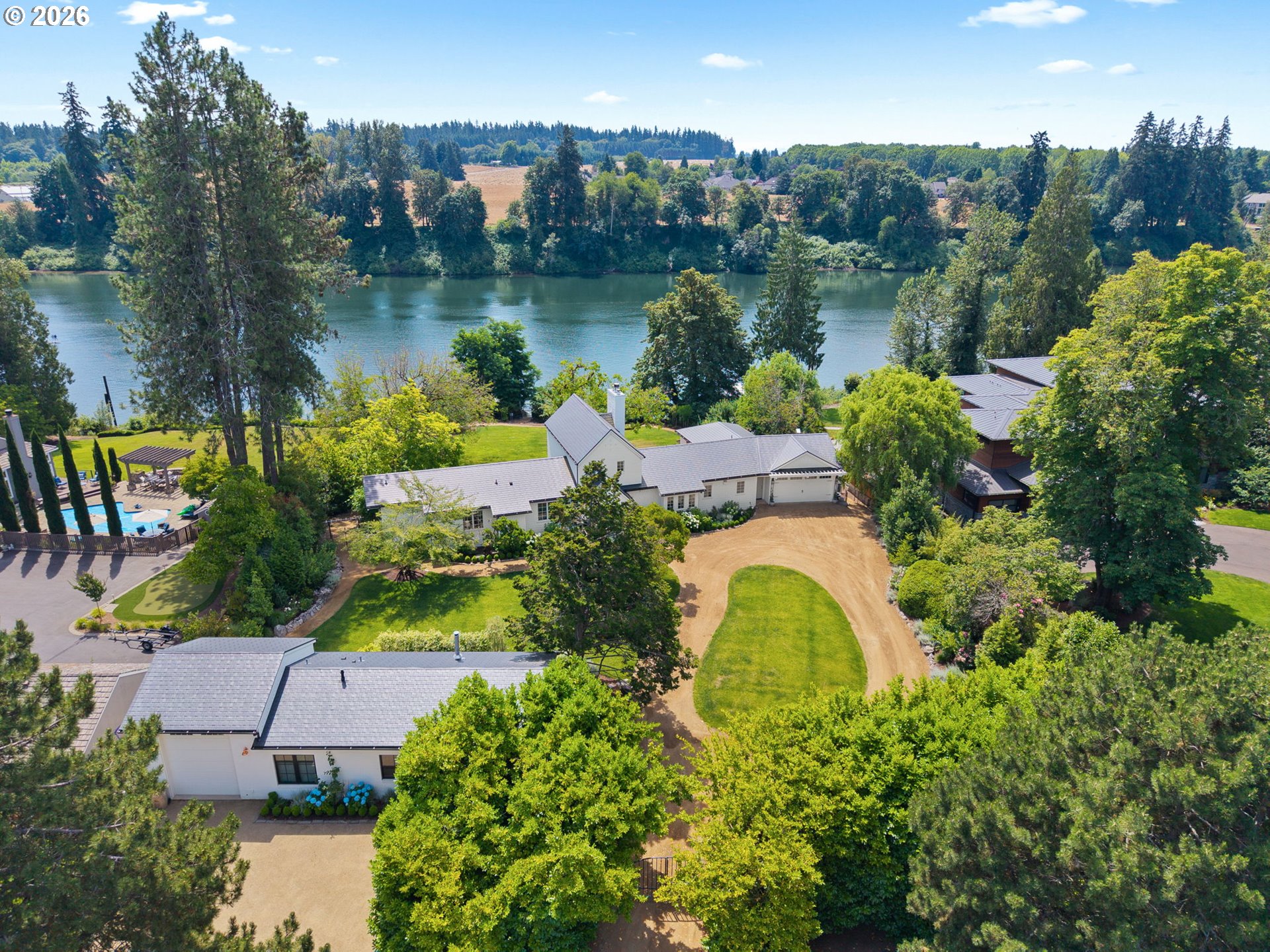 main property photo 40