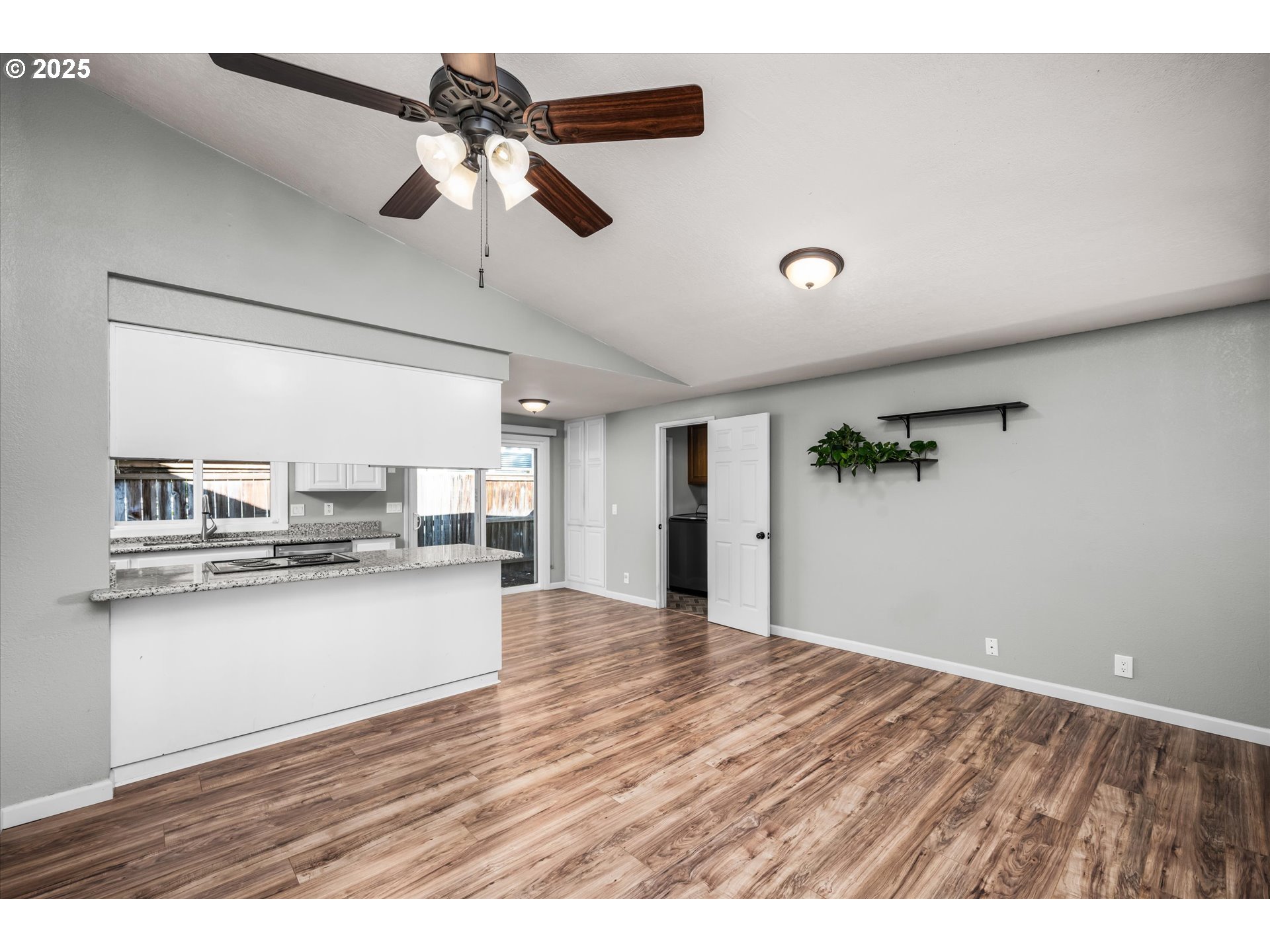 property viewer photo 21