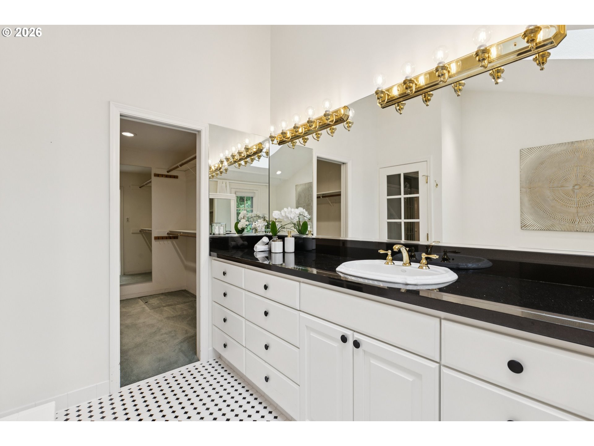 property viewer photo 25