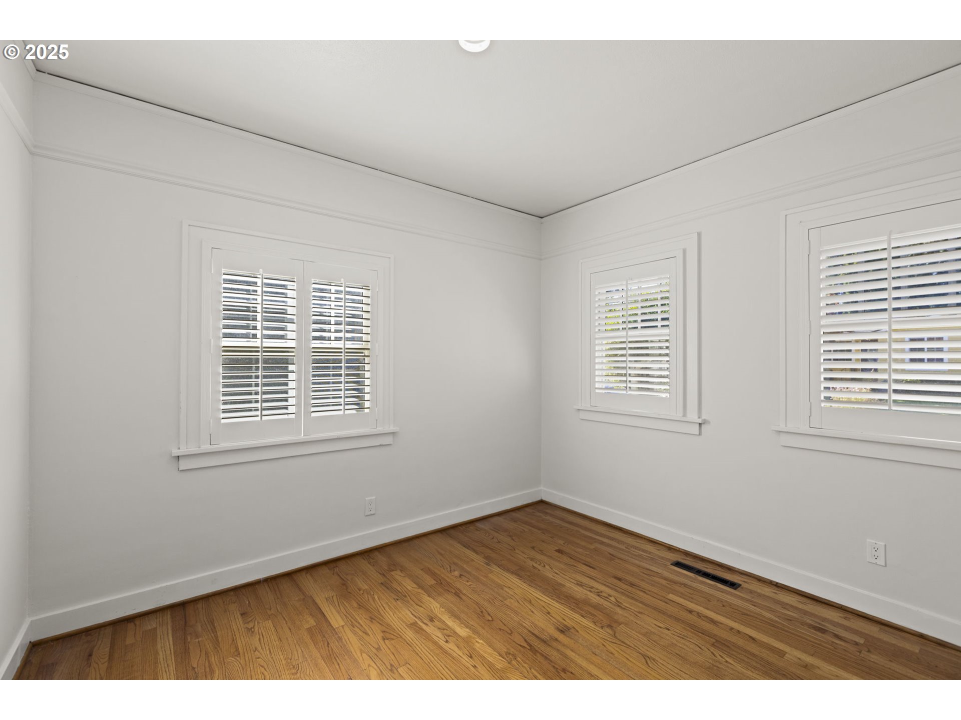 property viewer photo 18