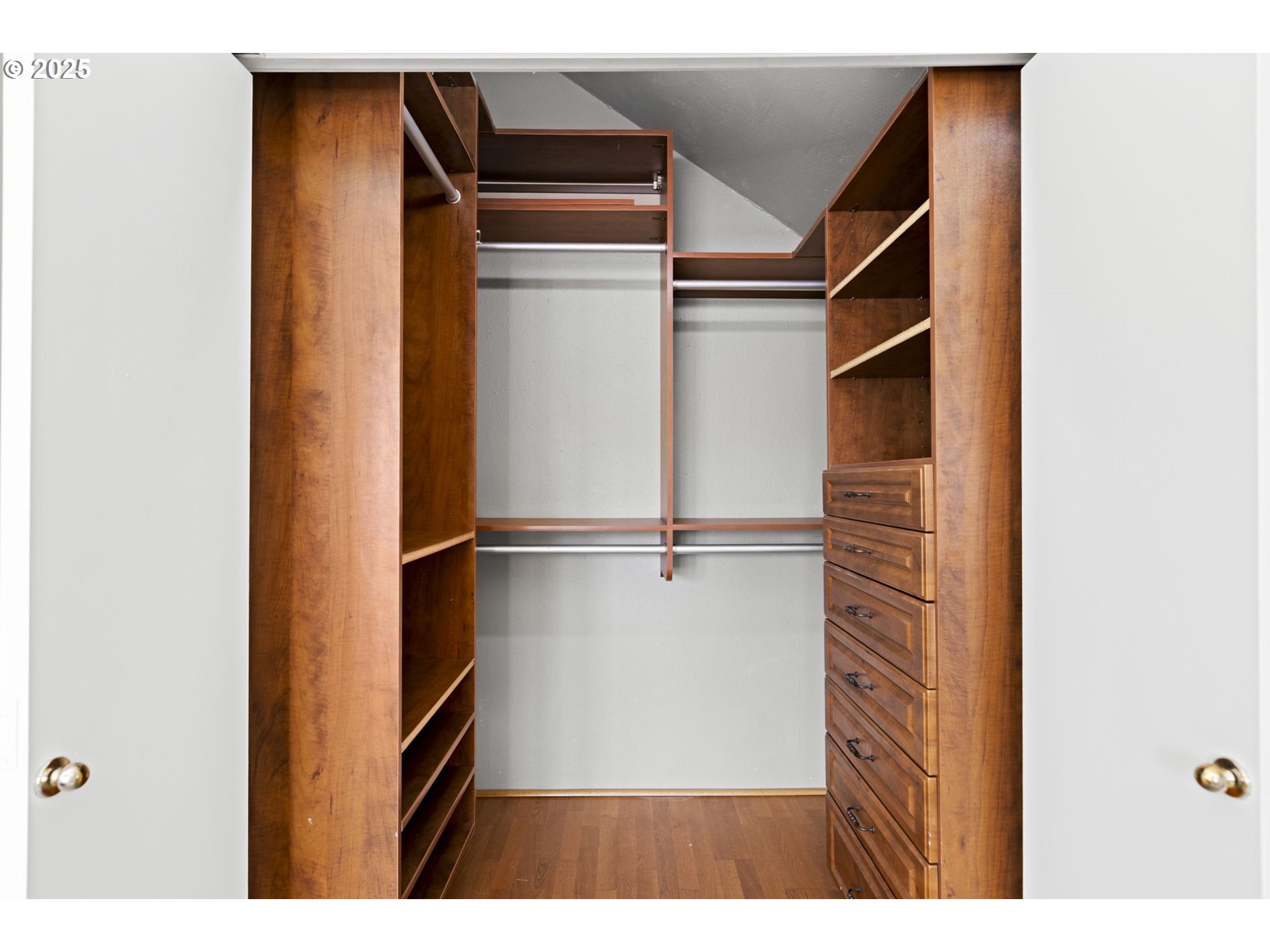 property viewer photo 25