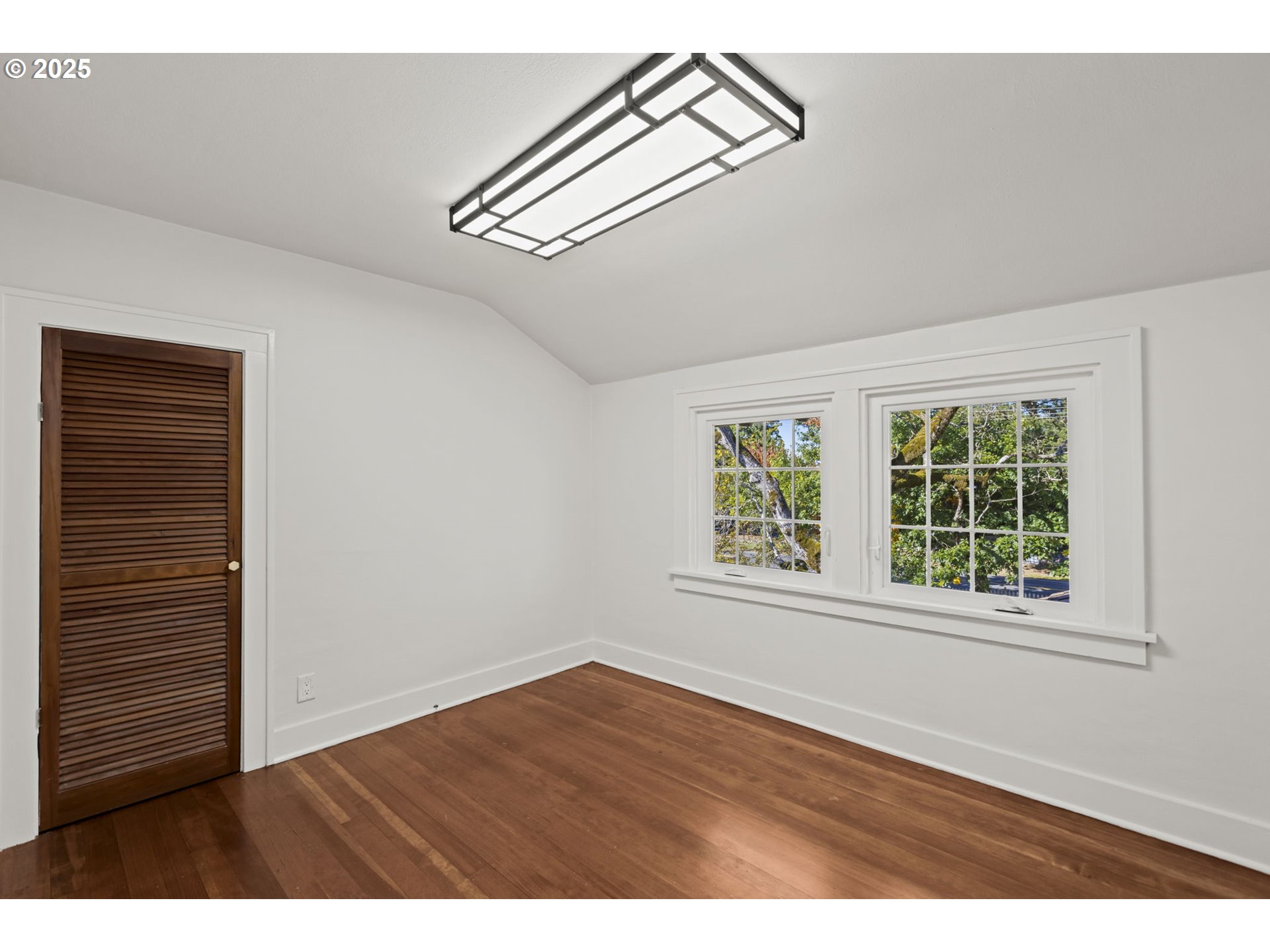 property viewer photo 26