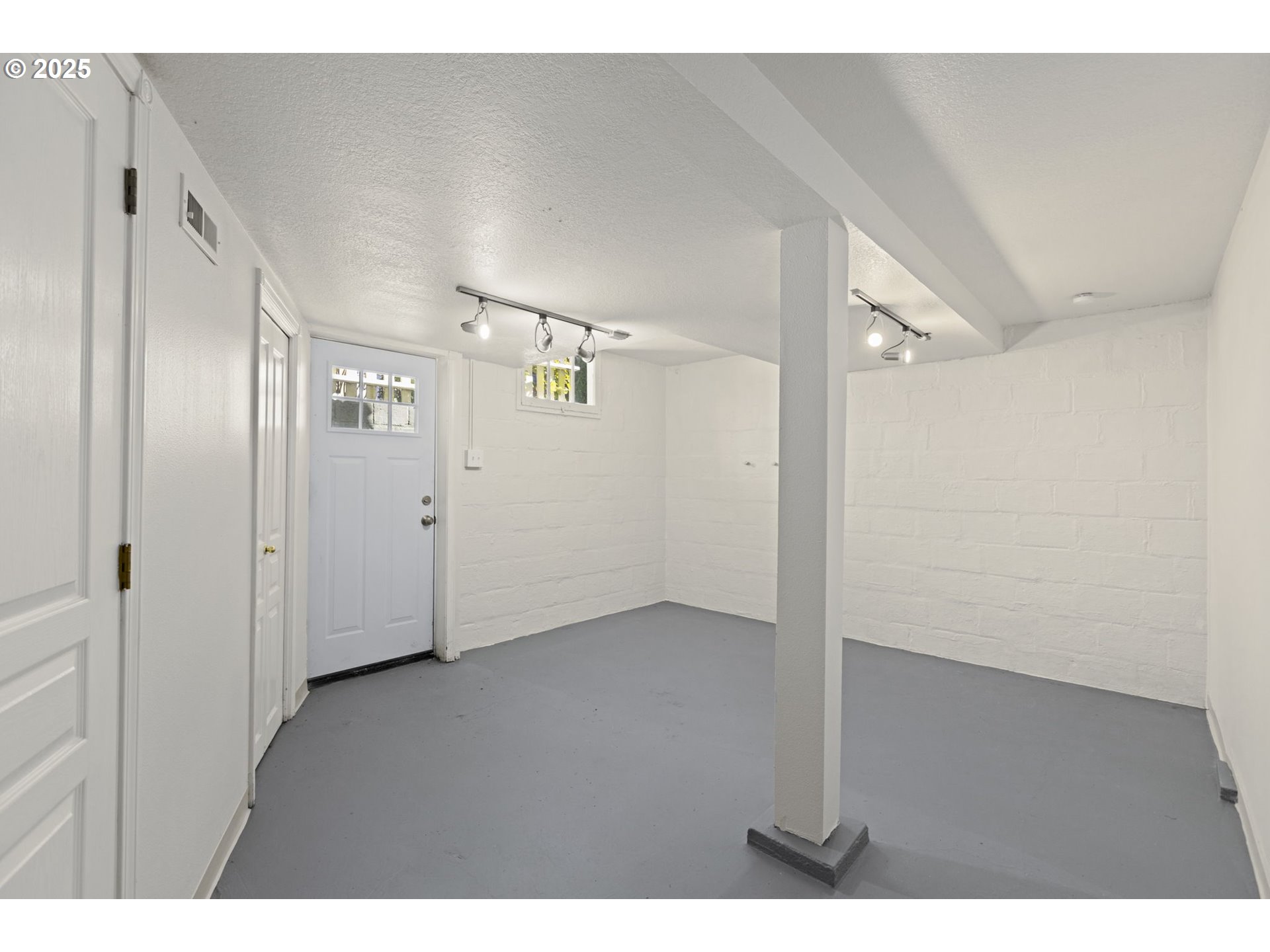 property viewer photo 35