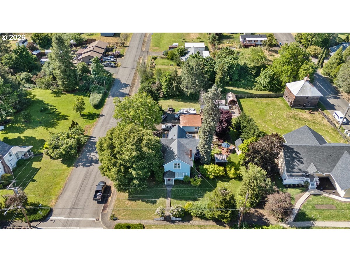 main property photo 40