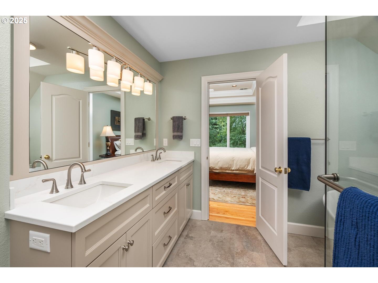 property viewer photo 26