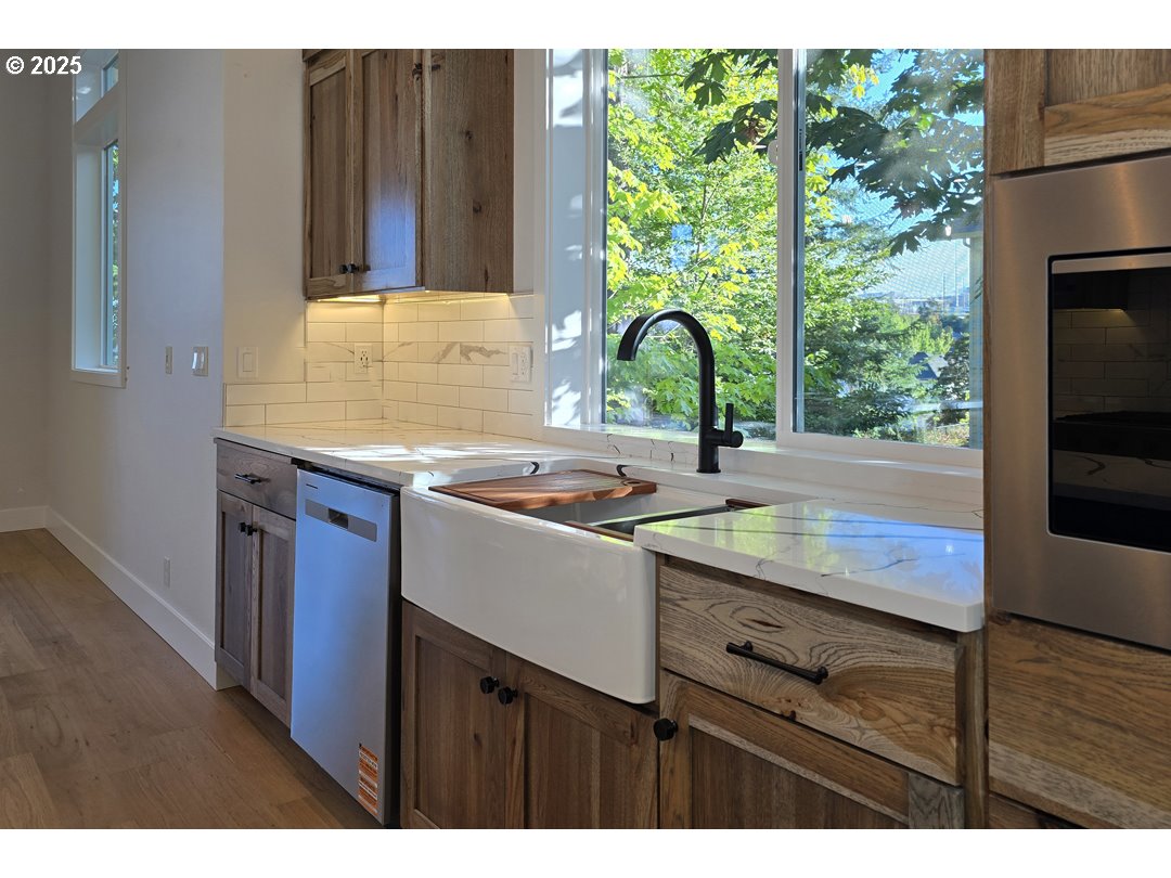 property viewer photo 12