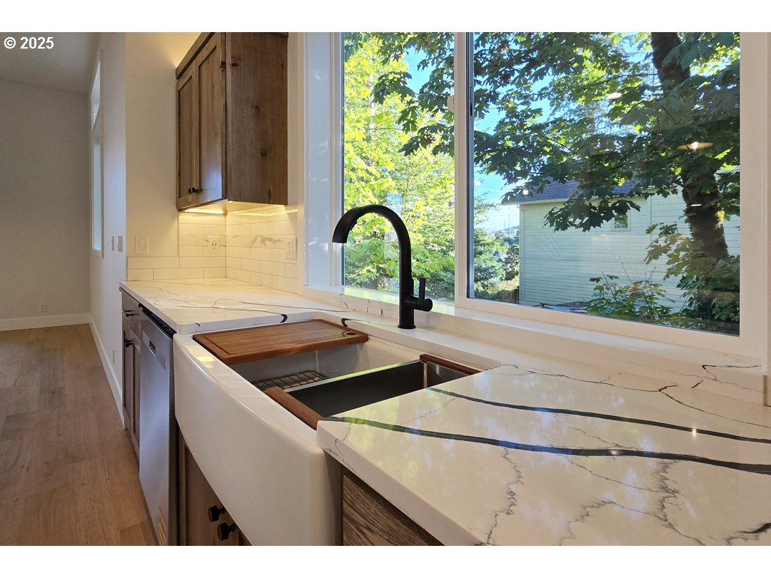 property viewer photo 15