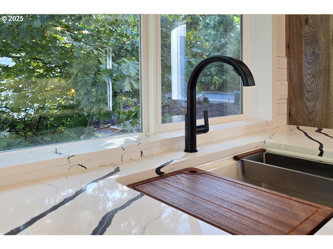 property viewer photo 19
