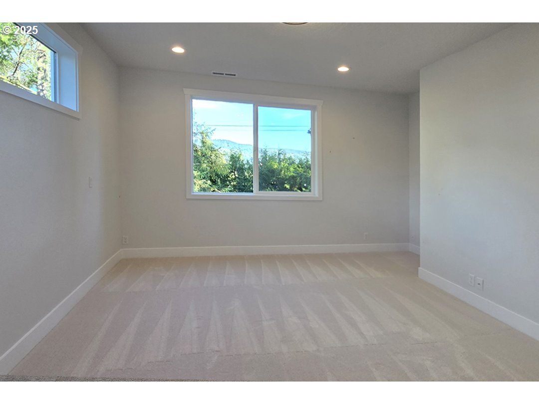 property viewer photo 23