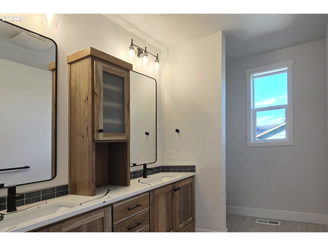 property viewer photo 25
