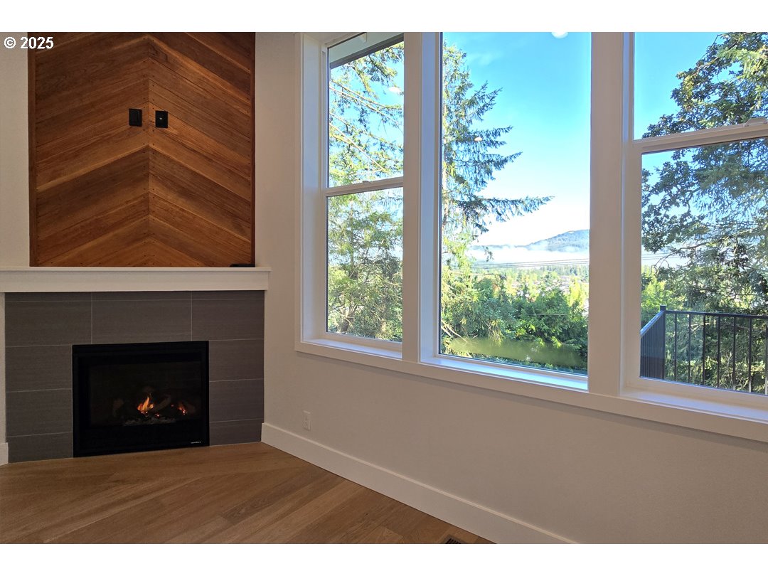 property viewer photo 4
