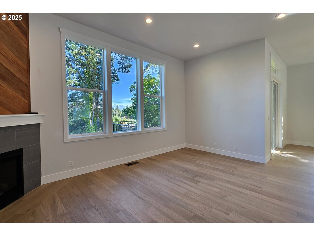 property viewer photo 5