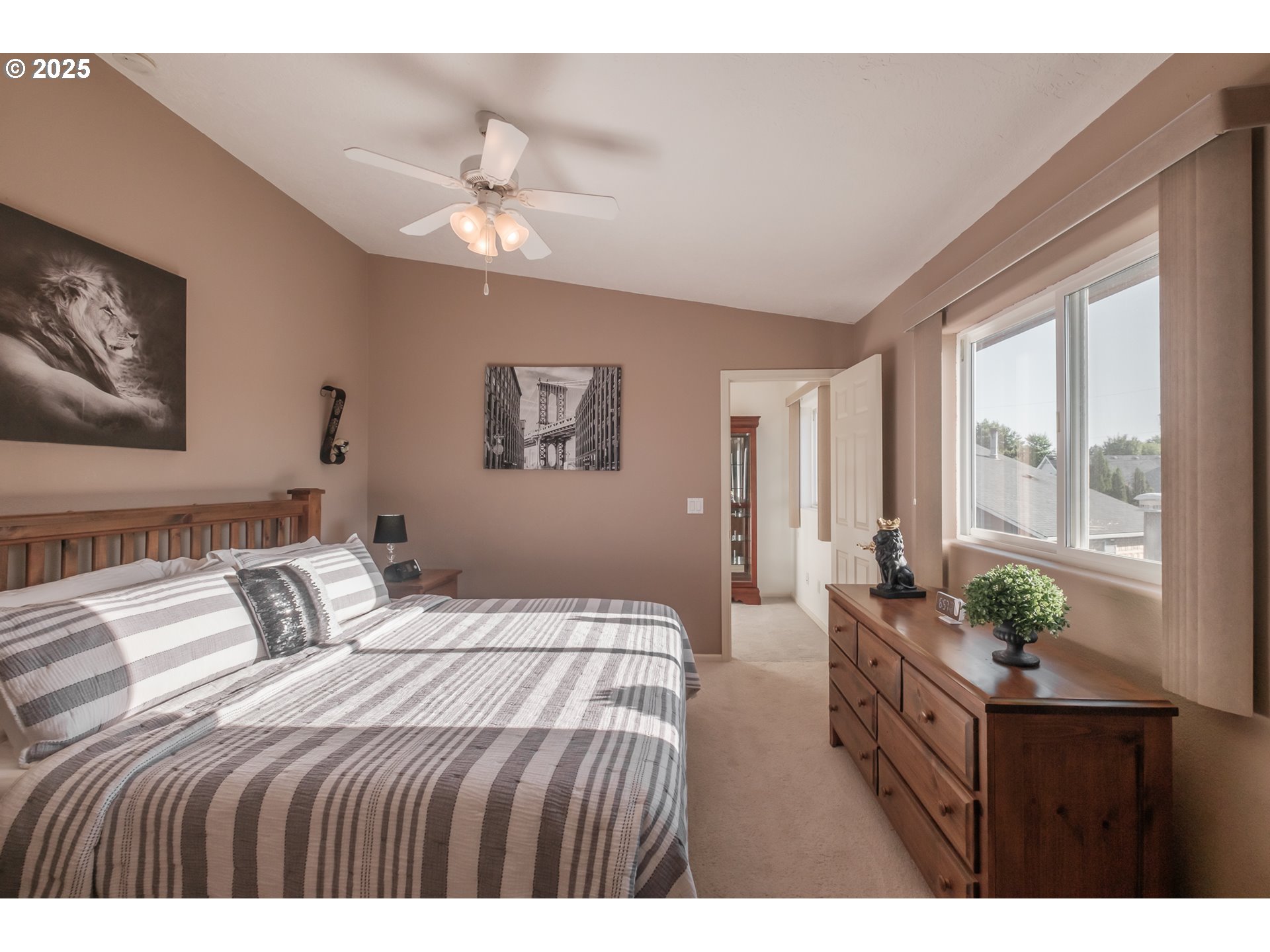 property viewer photo 16