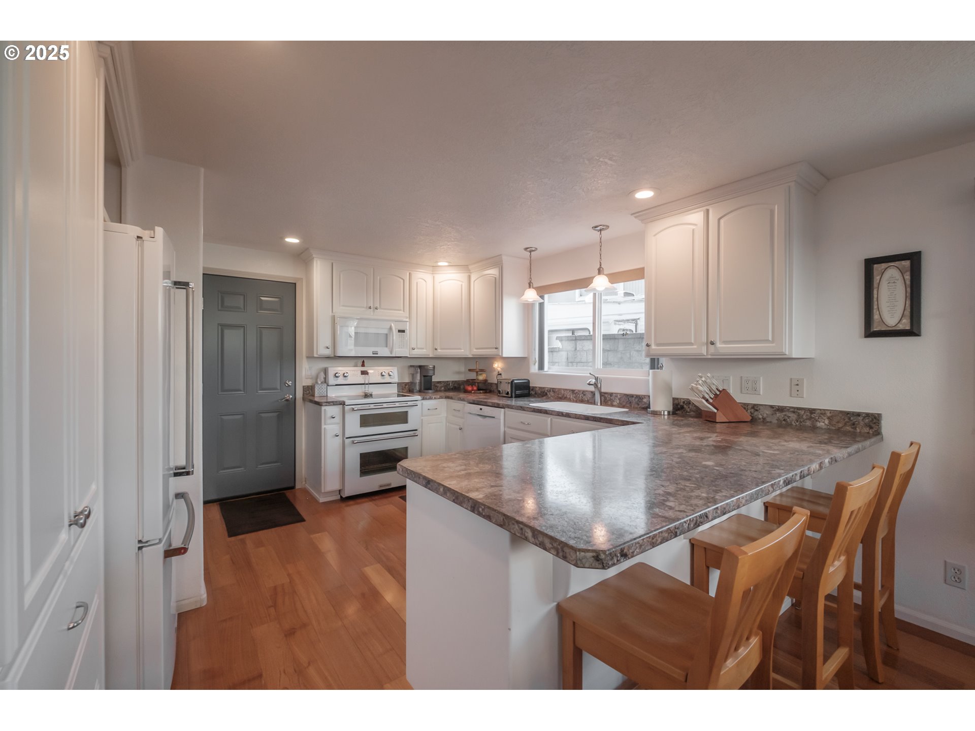 property viewer photo 3