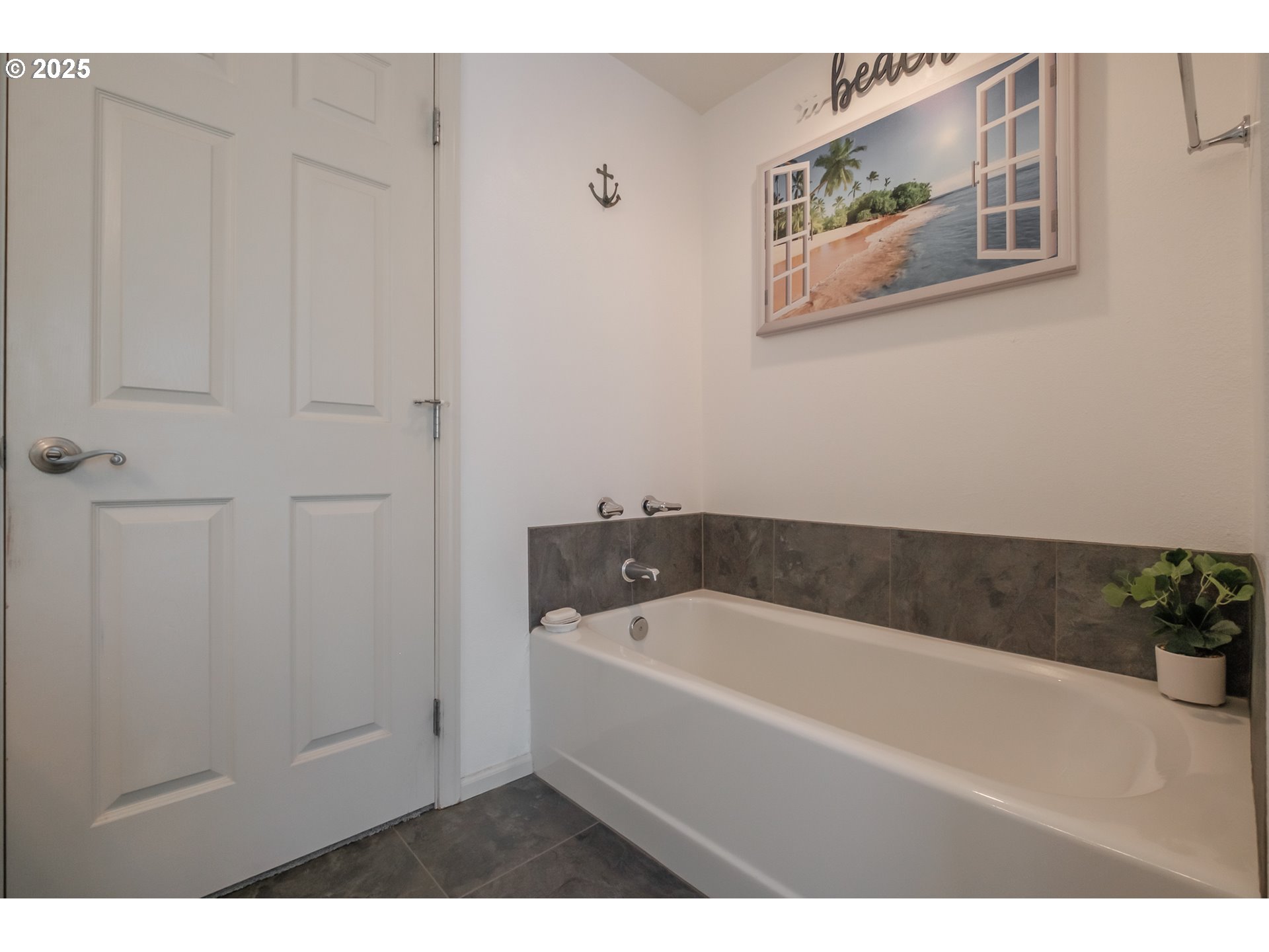 property viewer photo 7