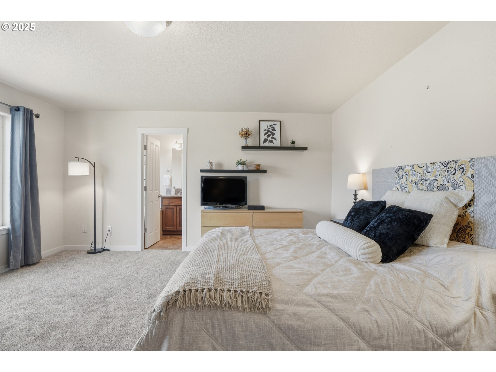 property viewer photo 13