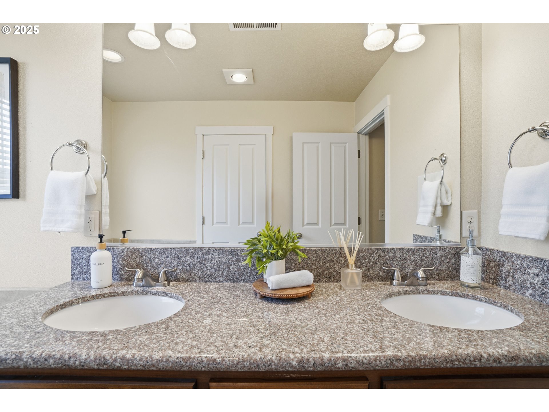 property viewer photo 18