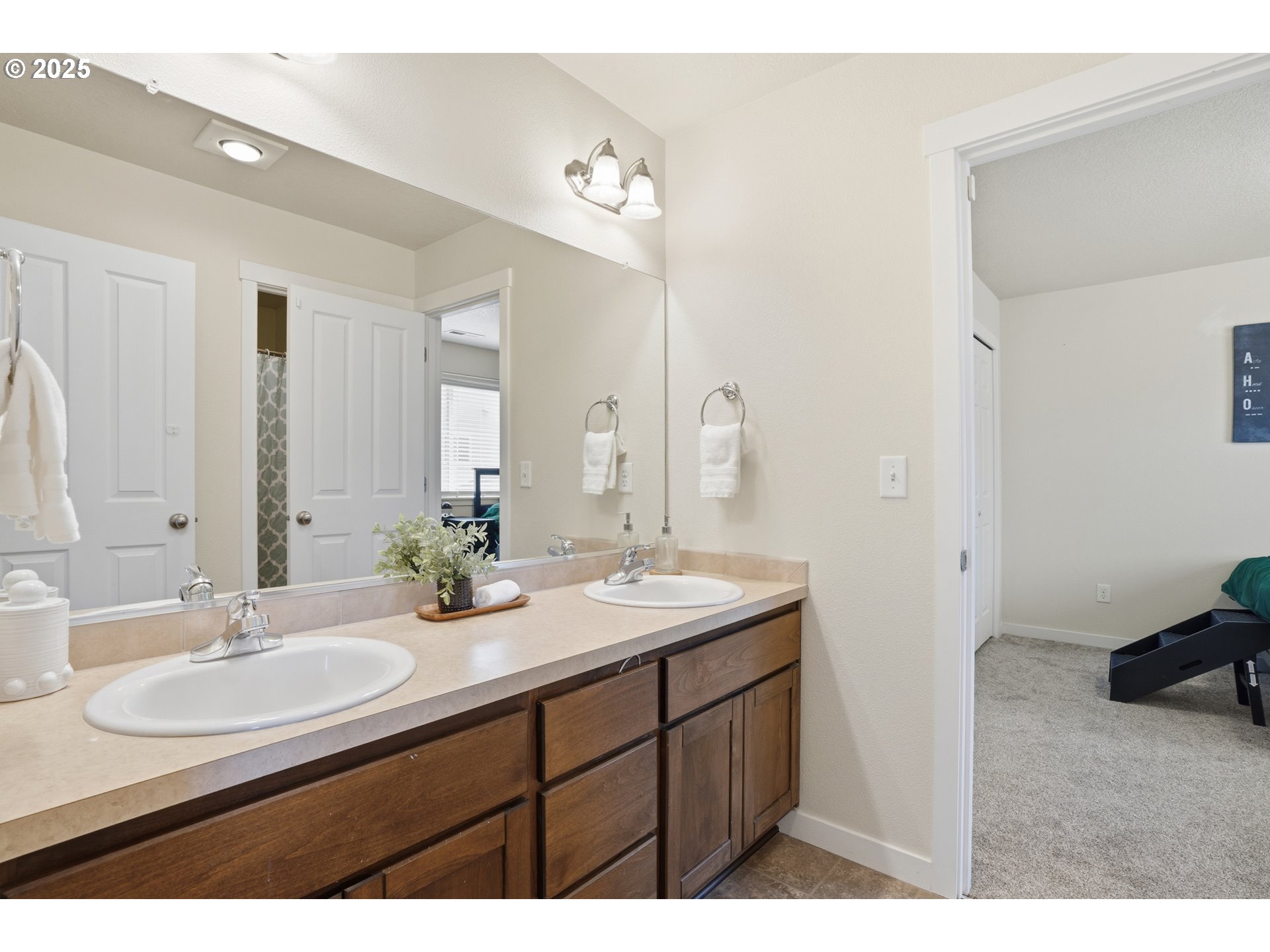 property viewer photo 23