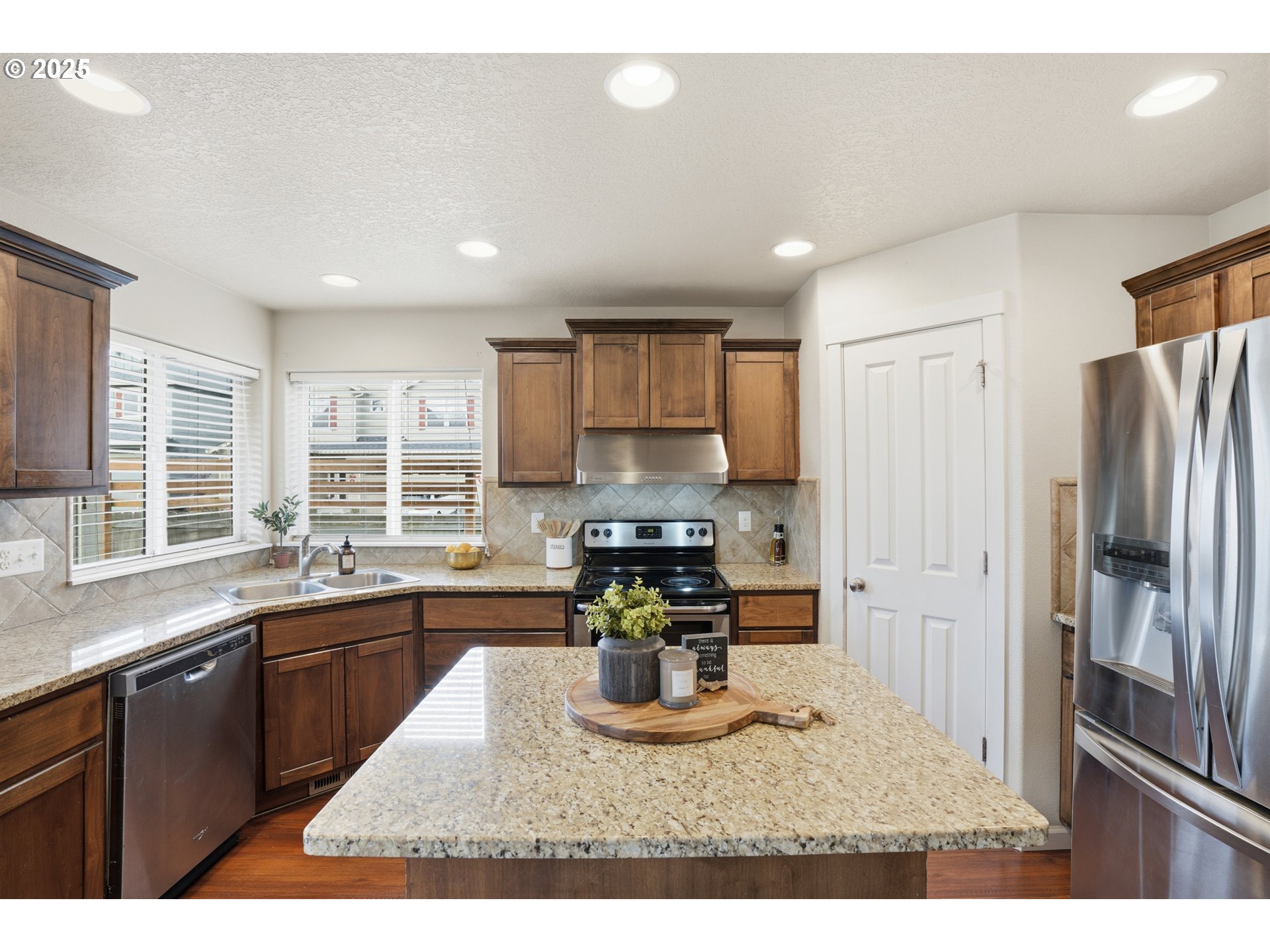 property viewer photo 3