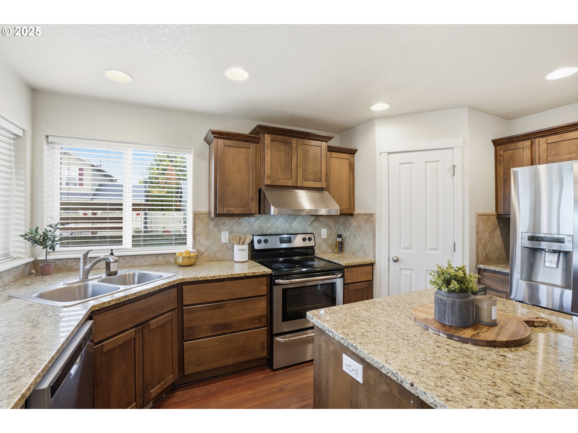 property viewer photo 4