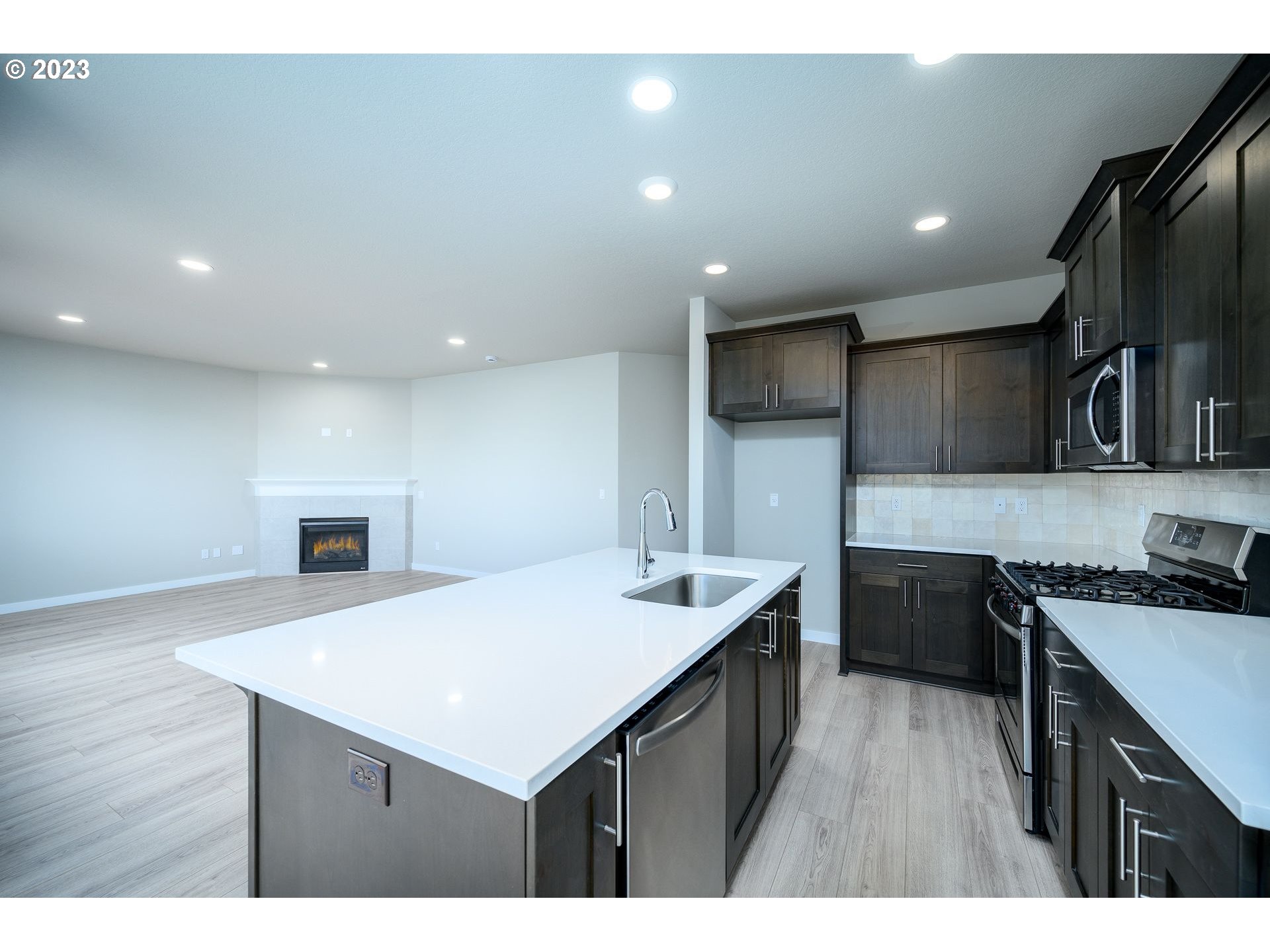 property viewer photo 16