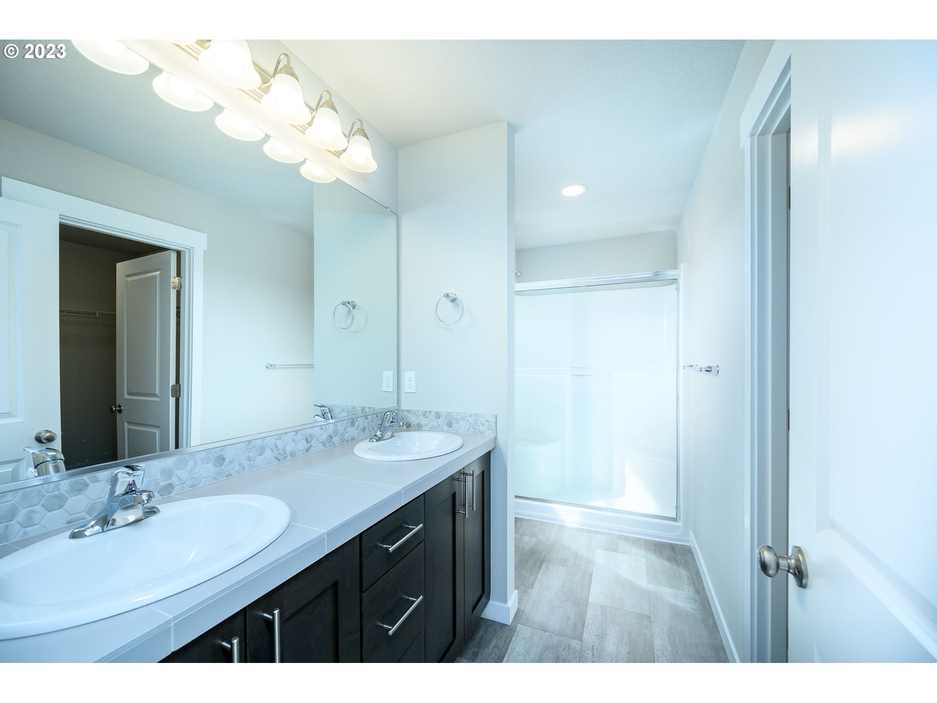 property viewer photo 20