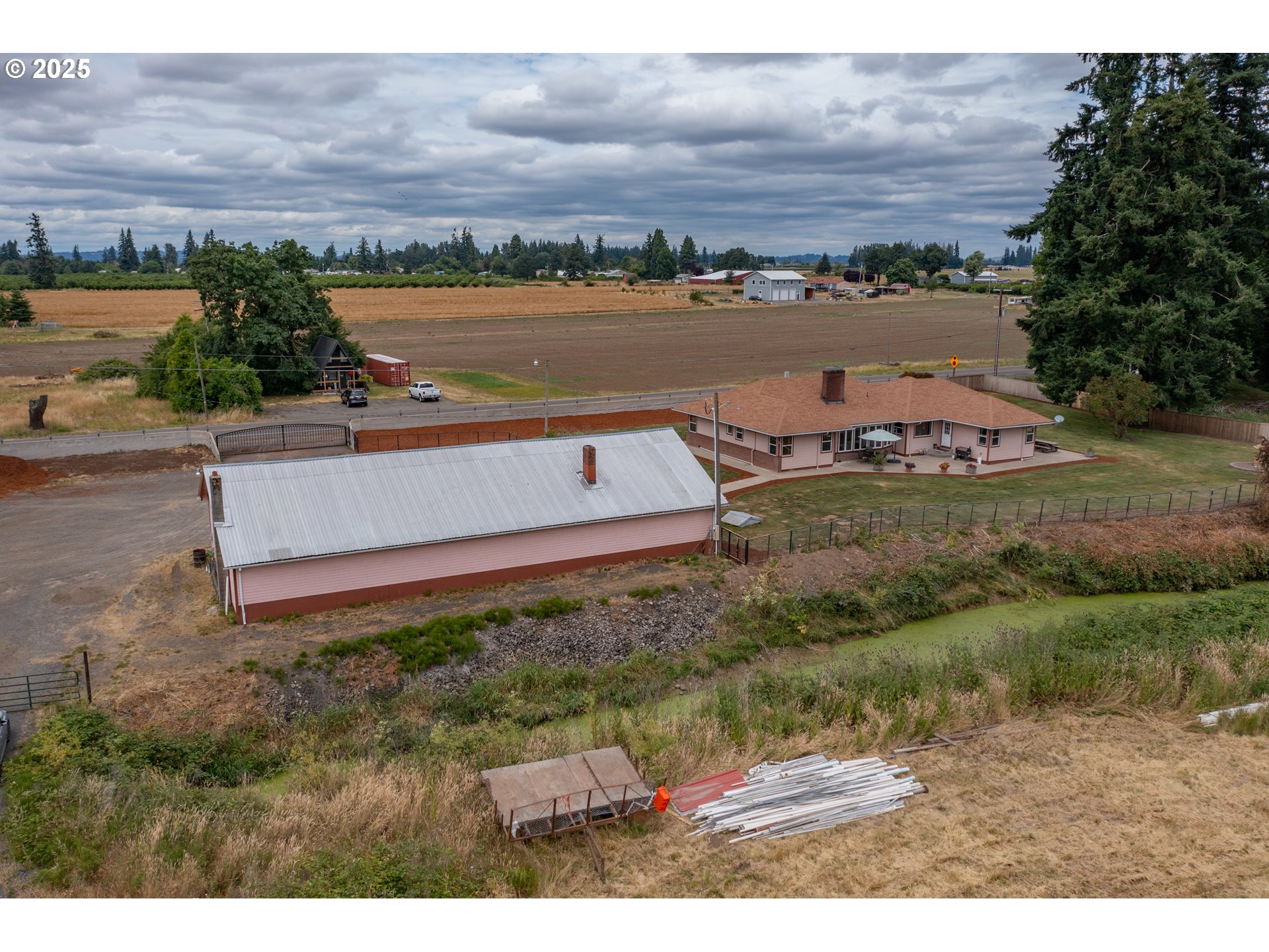 main property photo 35