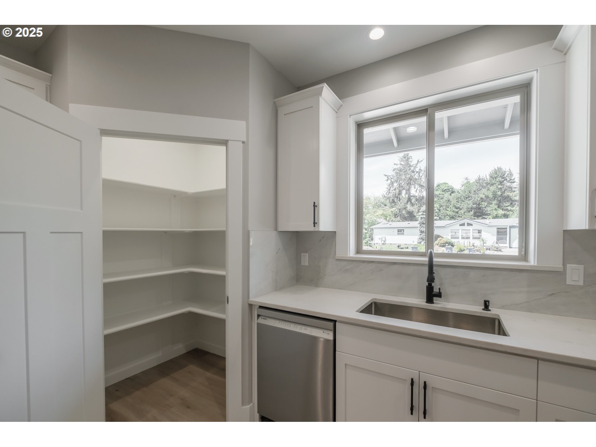 property viewer photo 13