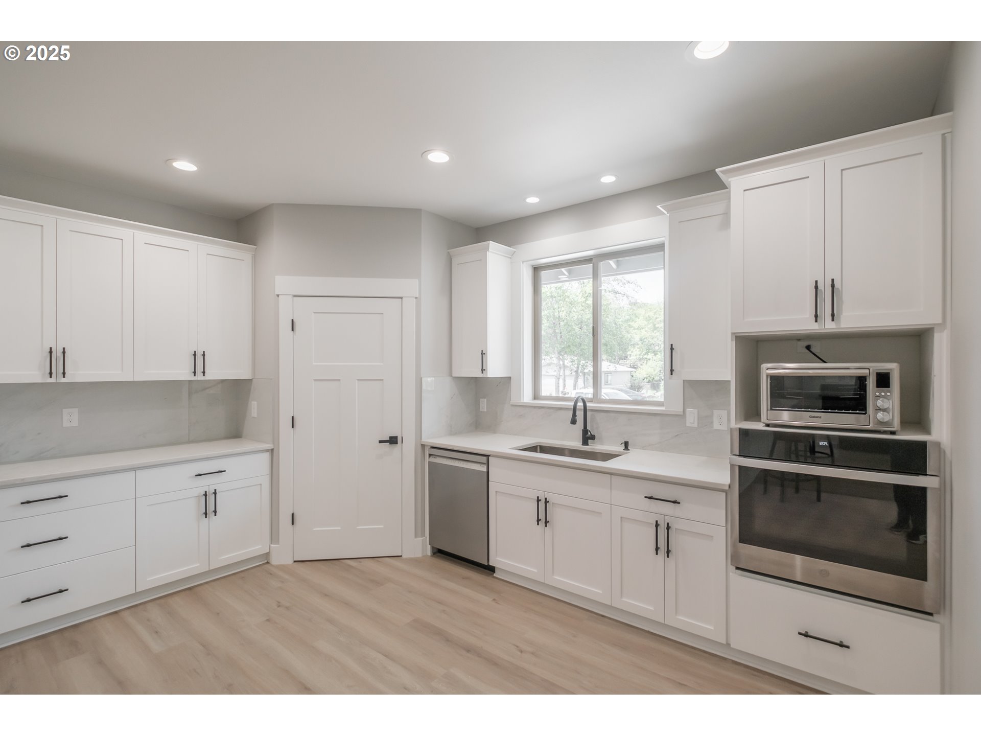 property viewer photo 14