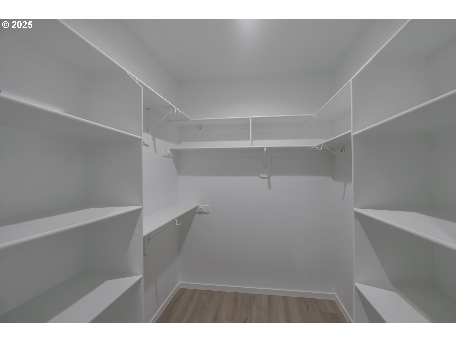 property viewer photo 18
