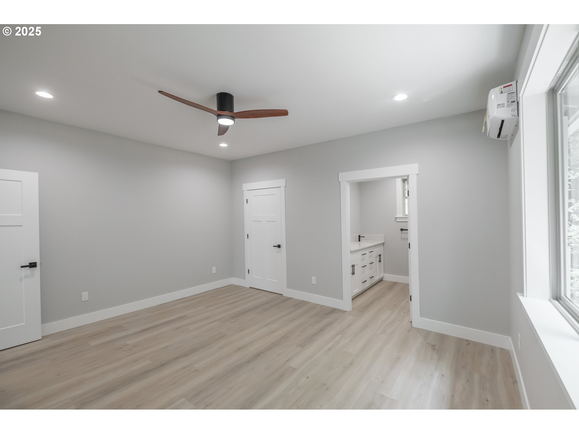 property viewer photo 19