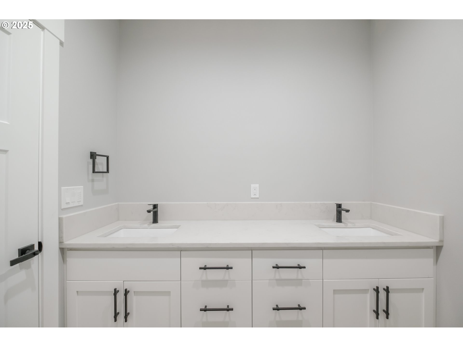 property viewer photo 20