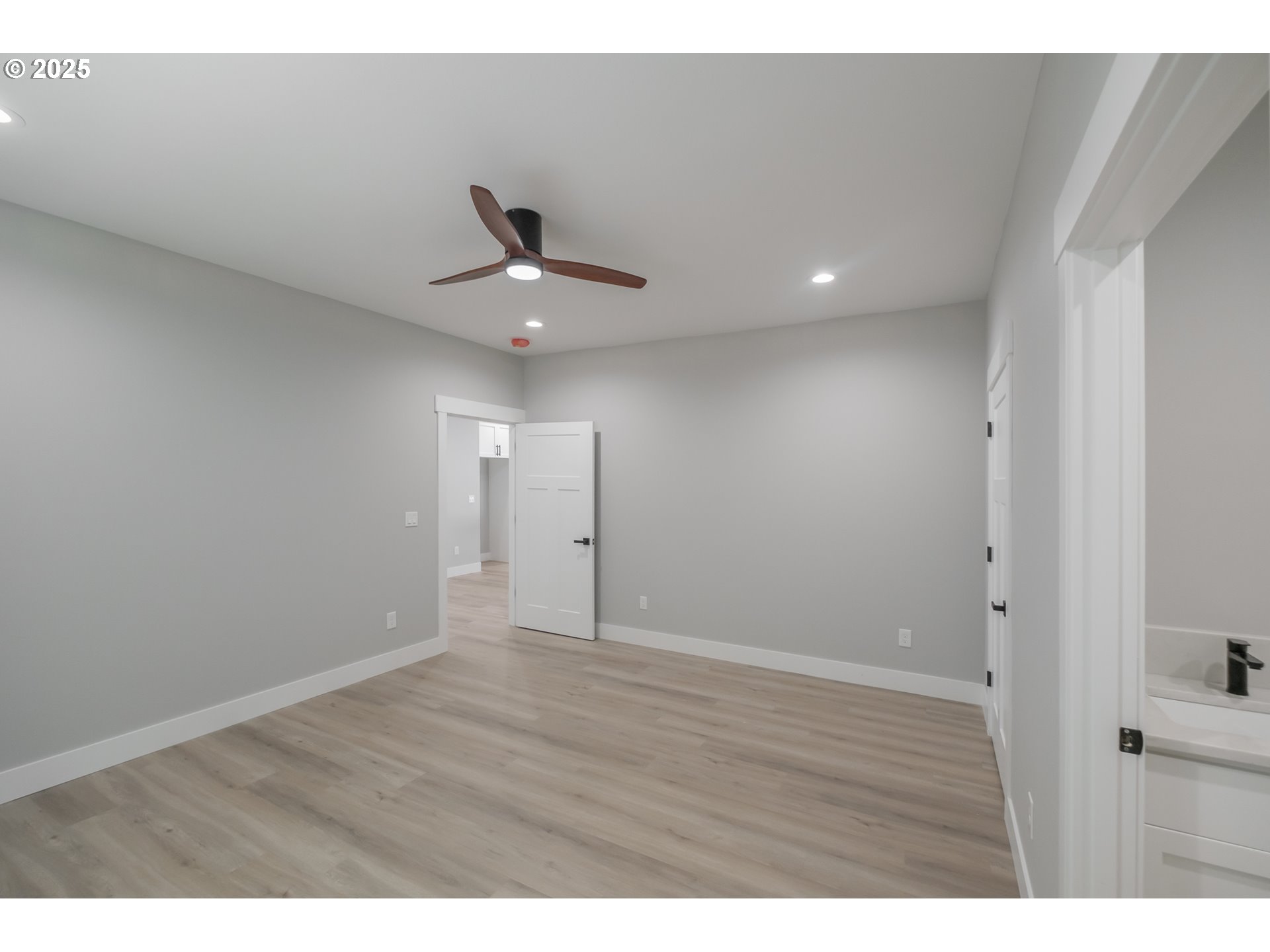 property viewer photo 22