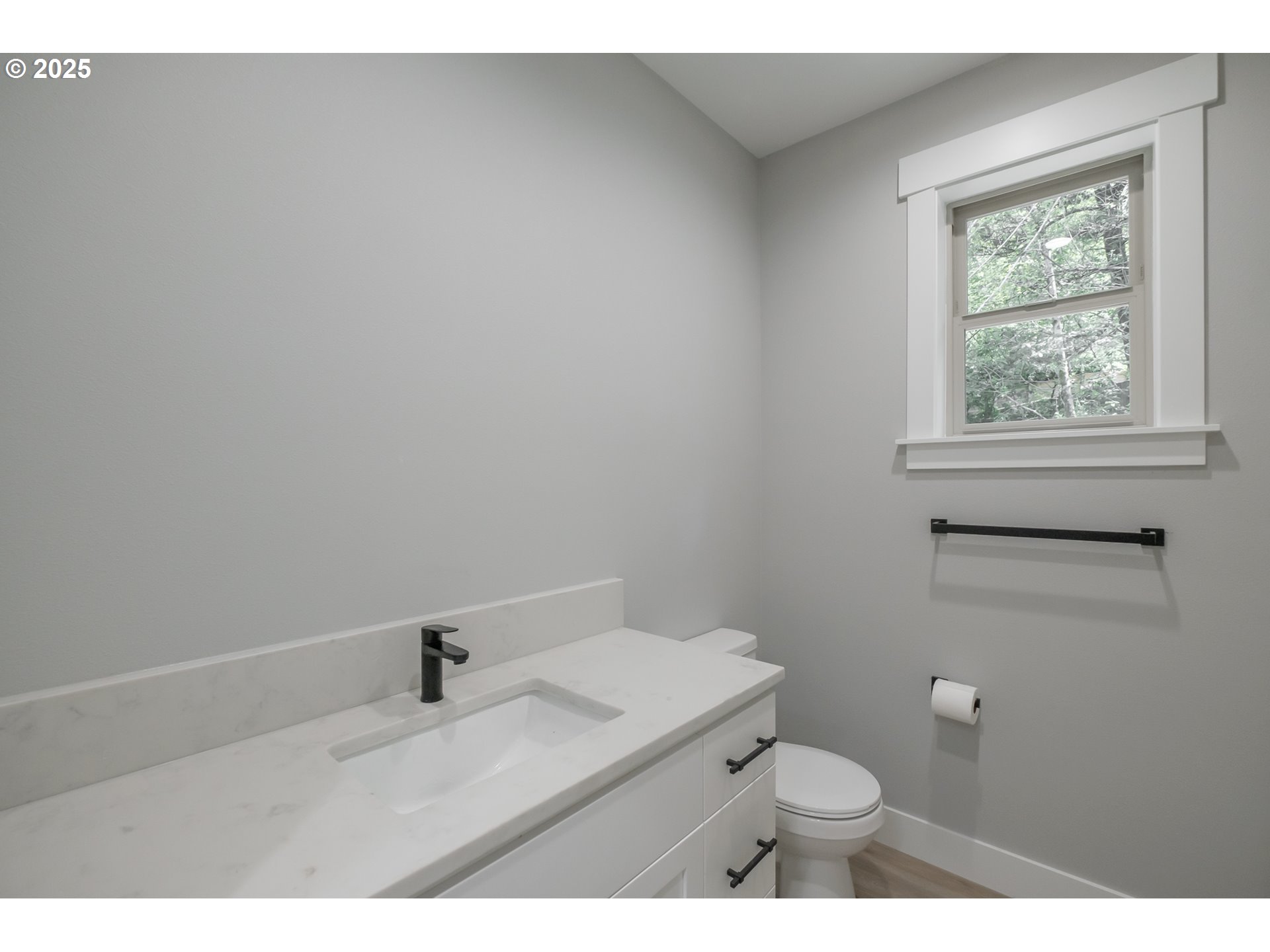 property viewer photo 26