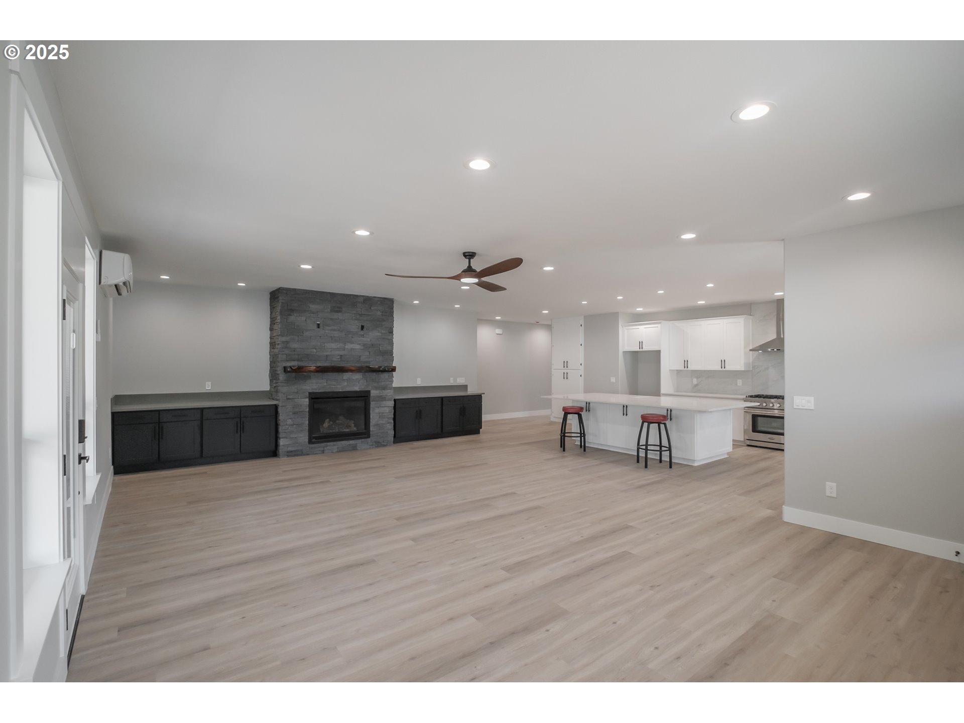 property viewer photo 7