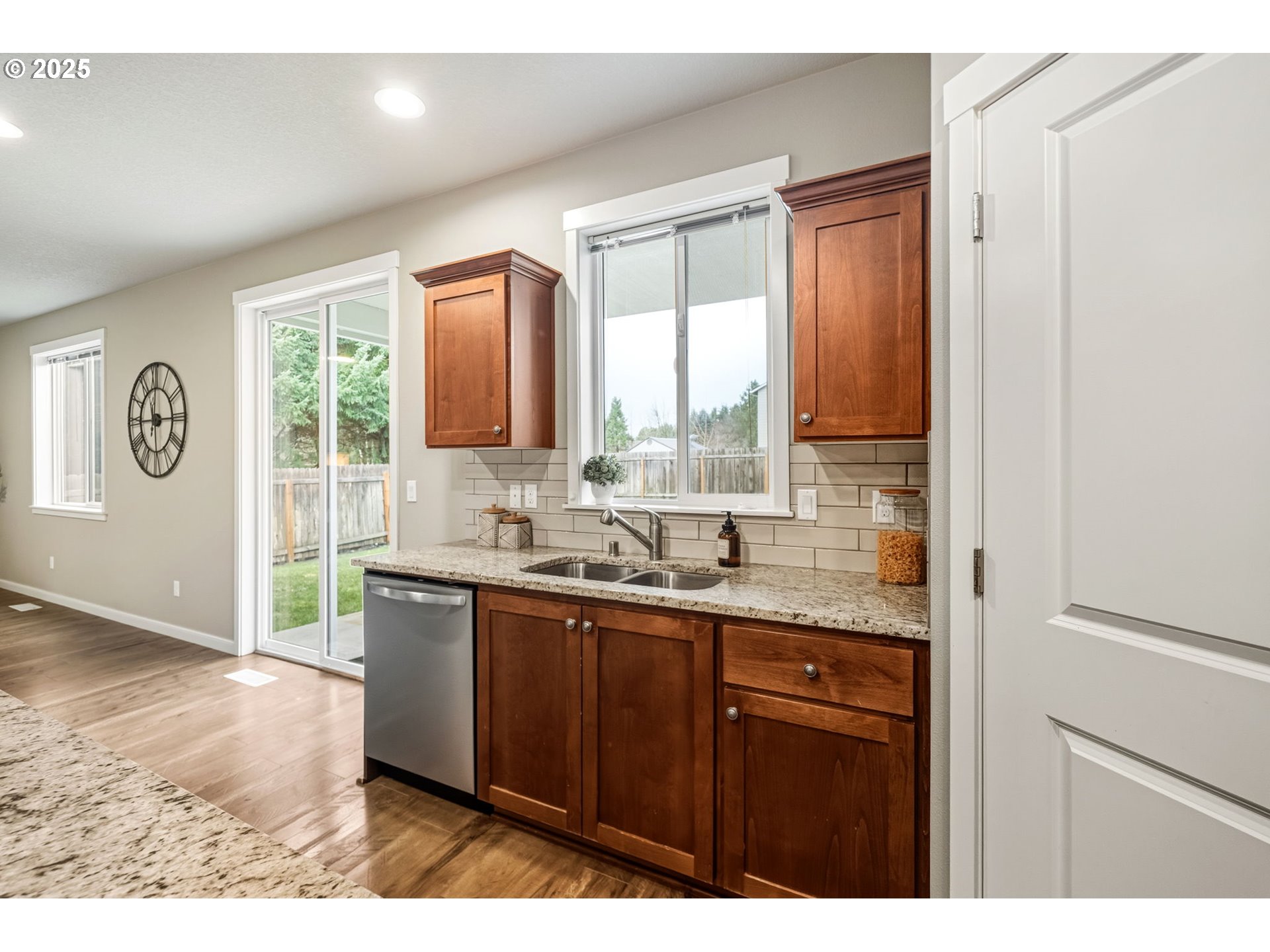 property viewer photo 15